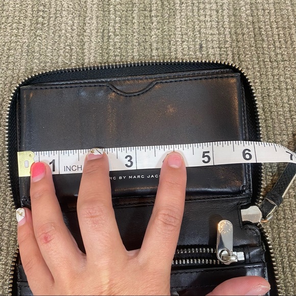 Marc Jacobs Black Small Wristlet With Zippered Coin Area - Picture 7 of 13